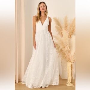 LULUS Bridal White Embroidered Sleeveless Wedding Dress Gown SZ M NWOT
